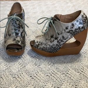Qupid snakeskin wedges